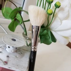 MAC Contour Brush 168